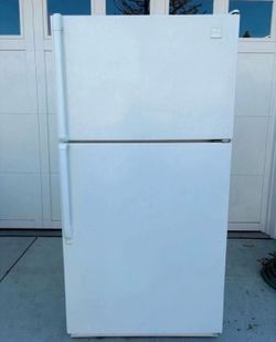 Large capacity refrigerator with great working conditions