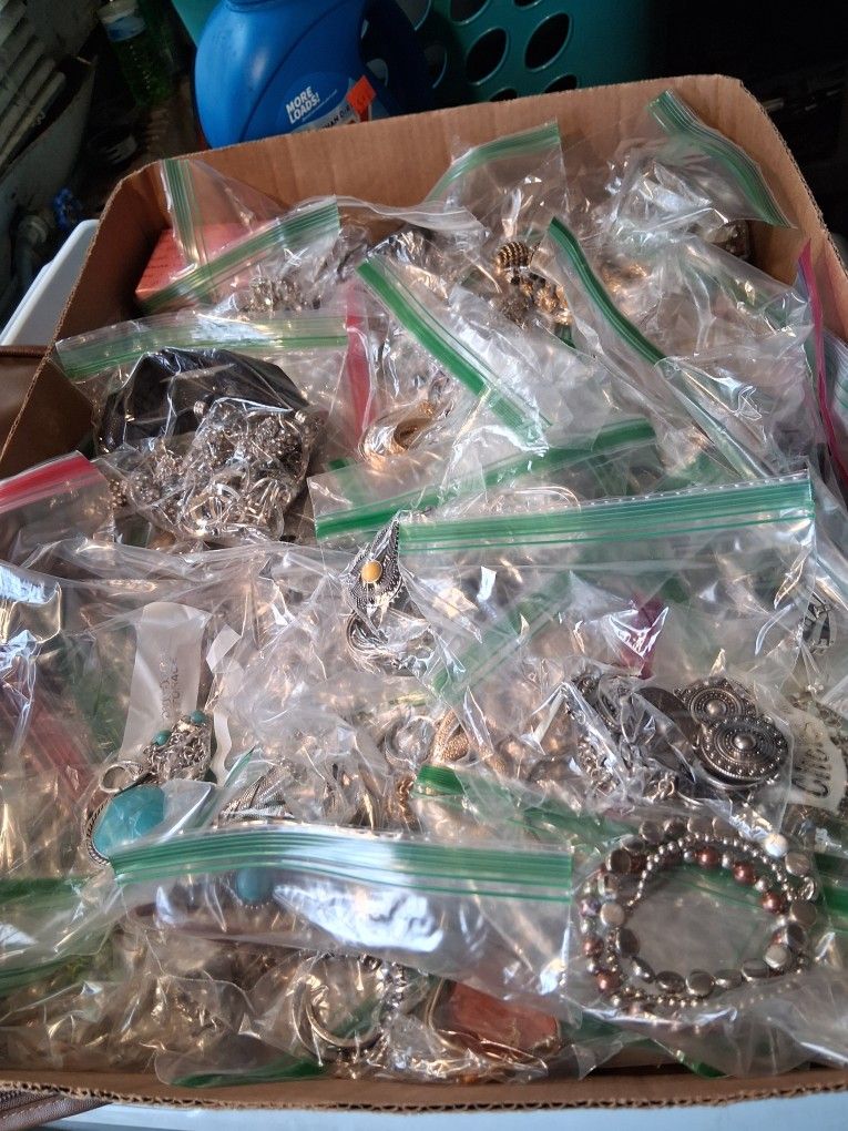 Costume Jewelry Bundle 75+ Pieces