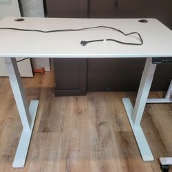 Electronic Adjustable Desk