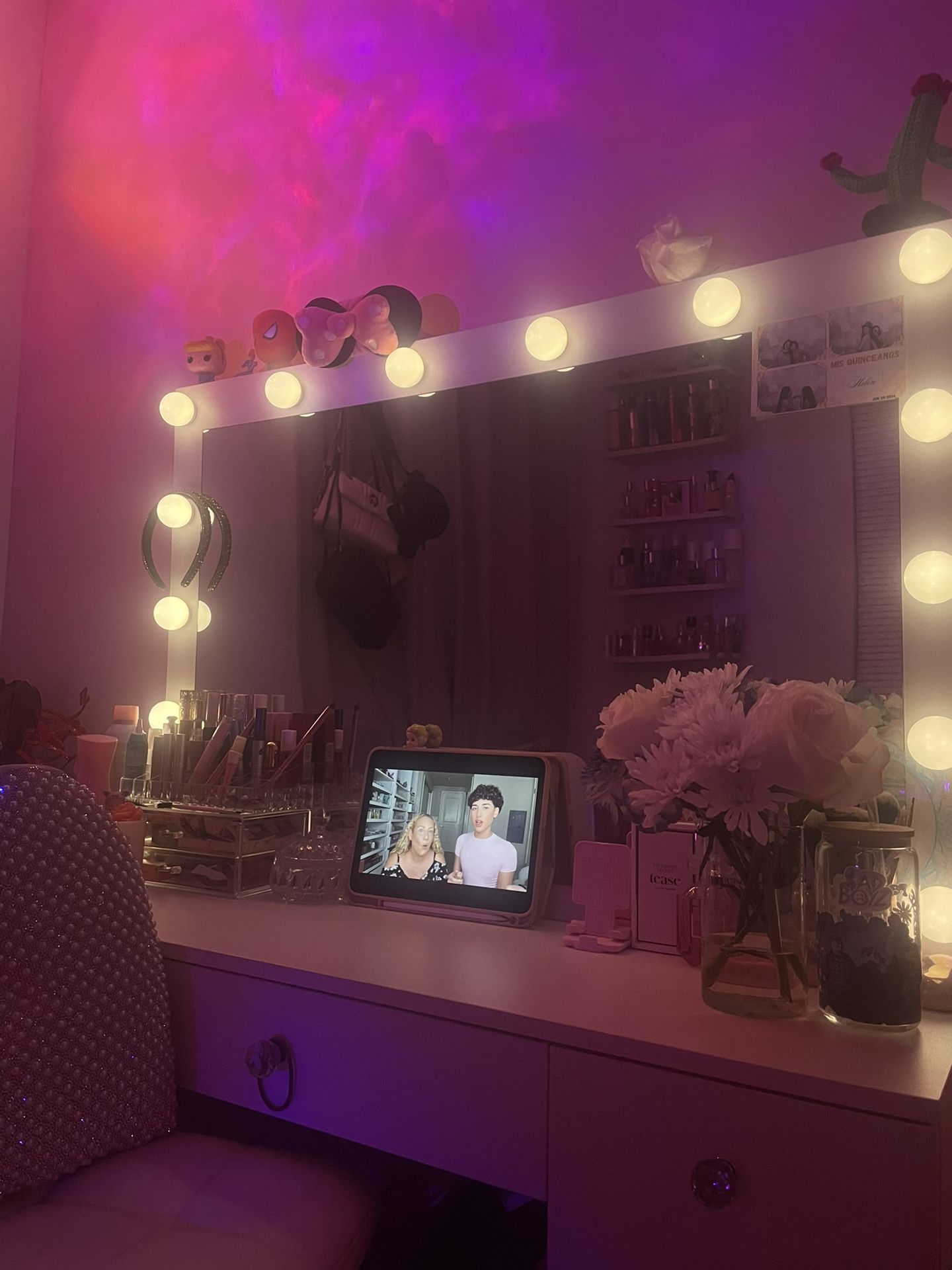 Vanity For Sale , 7 Spacious Drawers , Well Taken Care Of 