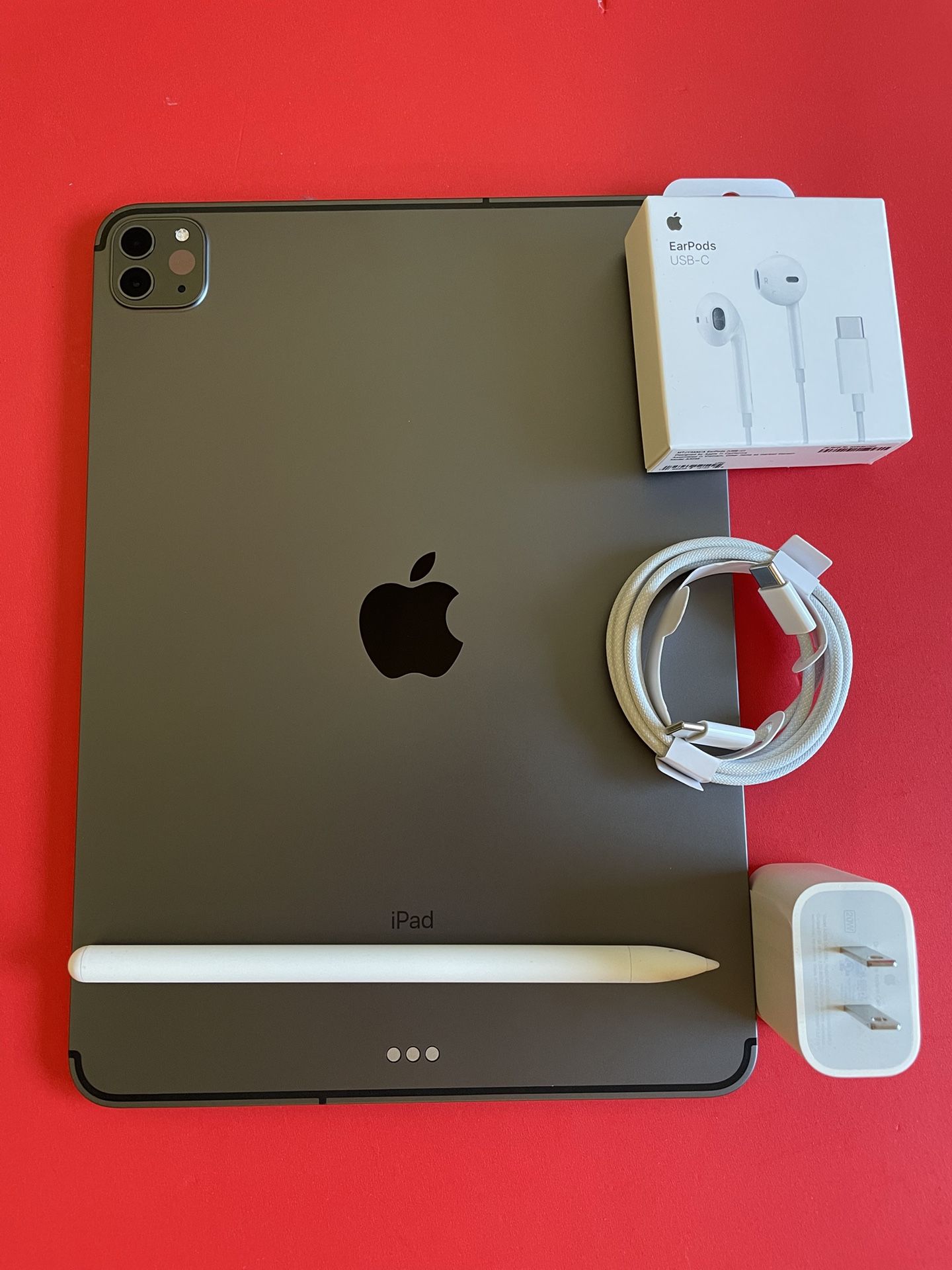 128GB Apple IPad Pro 11” 3rd Generation (2021 model / M1 chip ) WiFi + Cellular (5G / Unlocked) with pen, keyboard & Accessories (256gb $679)