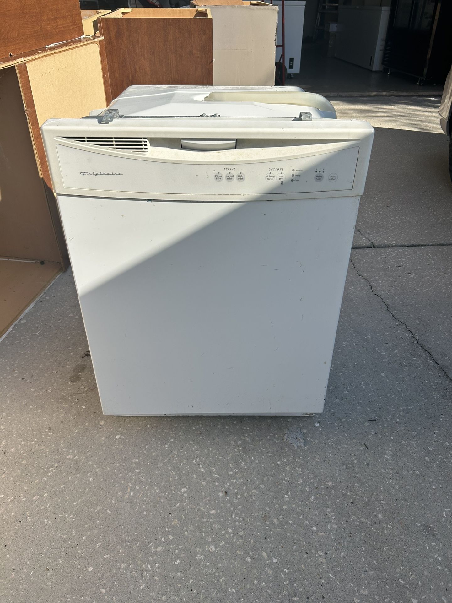 Frigidaire Dishwasher. Works Great 👍 