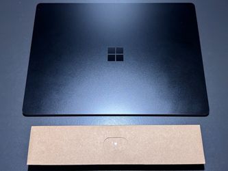 Microsoft Surface Laptop 3 - 13.5" TouchScreen, 16GB RAM, 256GB SSD, Intel i7, Wi-Fi/Bluetooth