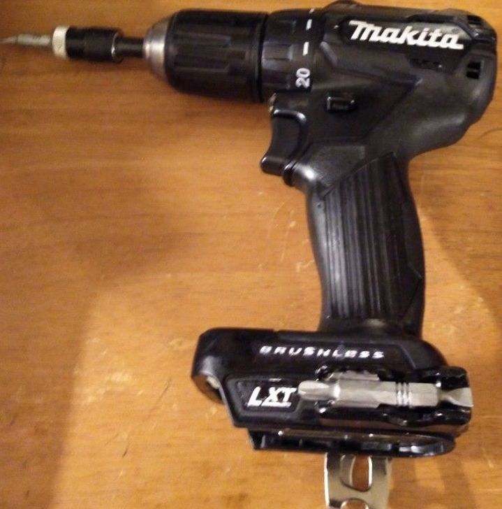 LIKE NEW NIKITA BRUSHLESS 1/2 in.DRILL Variable Speed DeWalt Magnetic Shaft Quick Release 2 Multi-purpose TIPS FLAT AND PHILLIPS To