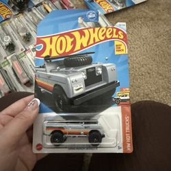 Hot Wheels Land Rover Series II Diecast Truck