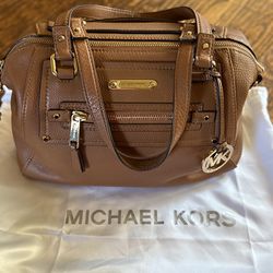Michael Kors Medium Gilmore Satchel