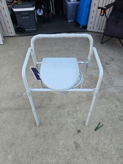 Shop all Drive Medical
Drive Medical Heavy Duty Bariatric Folding Bedside Commode Chair, 1.0 ea