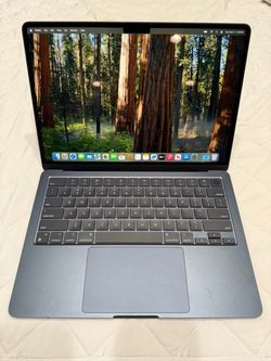 MacBook Air 13.6 inch with Apple M2 chip