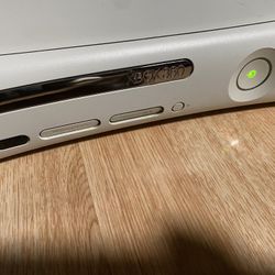 Xbox 360 Console w/Game,Power Brick and Hmdi cable