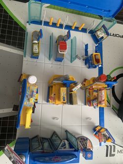 Mini Mart Working Cash Register , Lots Of Merchandise