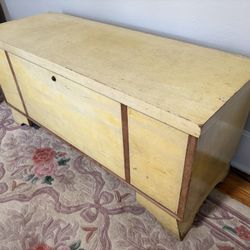 Vintage Lane Cedar Chest