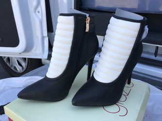 GLAZR PARDIS Dress/Casual Heeled Bootie - Black/White: Size 5.5