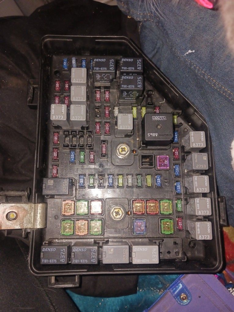 2007-2008 Saturn Fuse Box