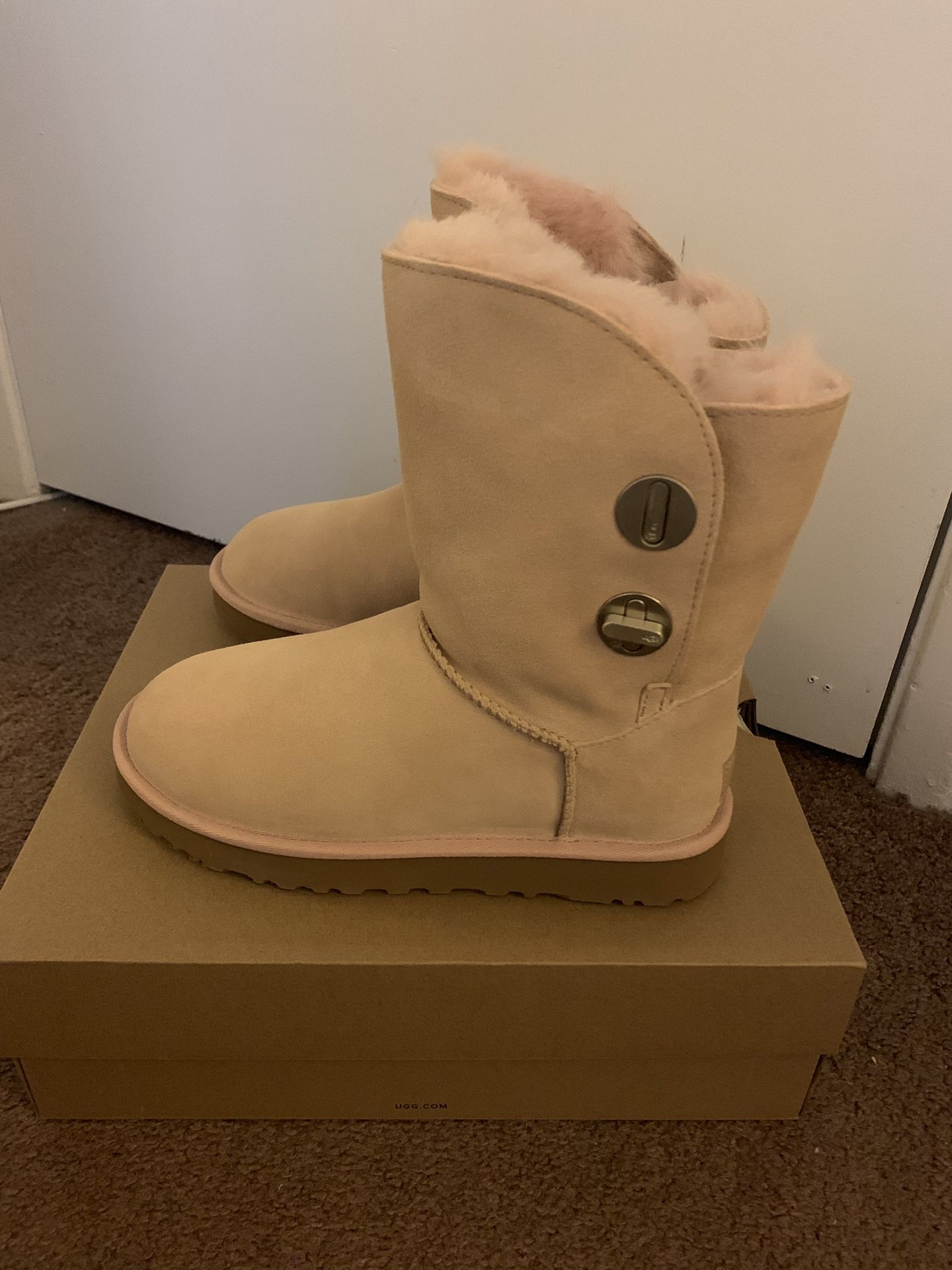 100% Authentic Brand New in Box UGG Turnlock Wool Lined Boots / Women size 7 and women size 8 / Color: Amber