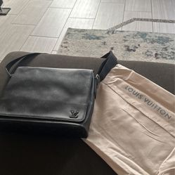 Lv, Louis Vuitton Messenger Bag