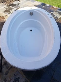 Lasko Garden  Bath Tub 59" X 40" White $175