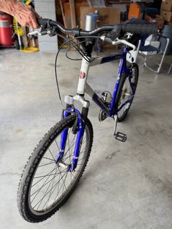 Schwinn Mesa 23” Men’s Bike - Barely used