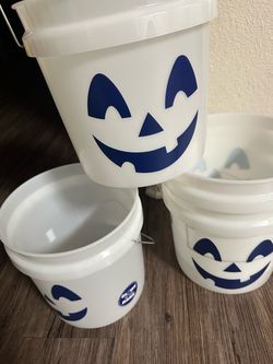 Lowe’s Glow in the dark Halloween bucket 🪣