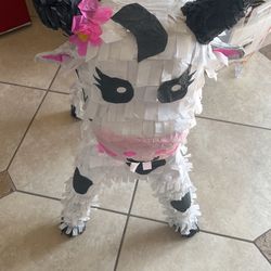 Piñata Caw