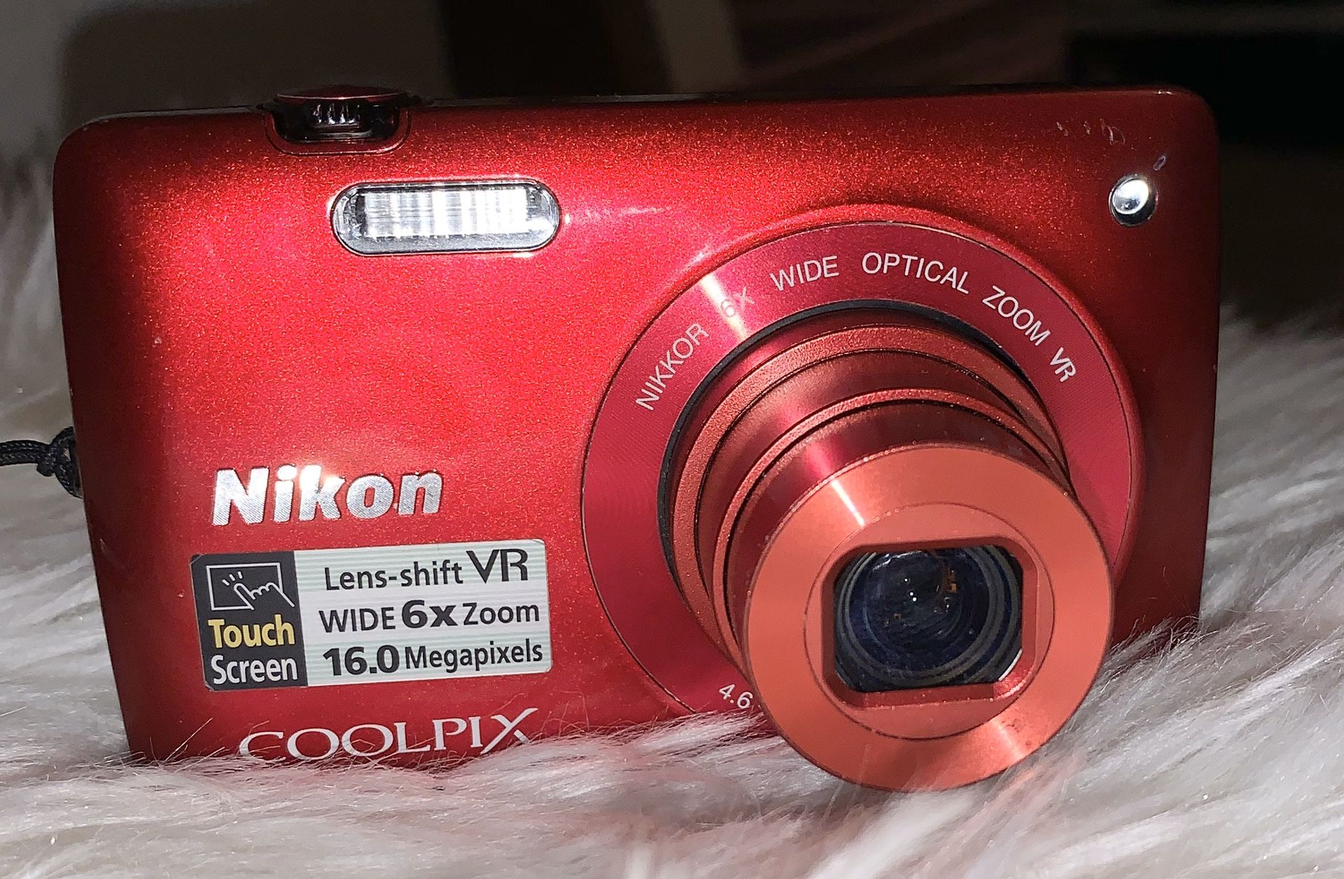 NIKON S4300 CAMERA