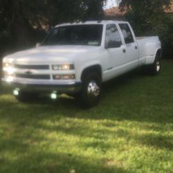 2000 Chevy Truck 3500 Heavy Duty  7.4  Gas Engine Run Good Drive Good Transmission Need To Be Rebuild $6.000