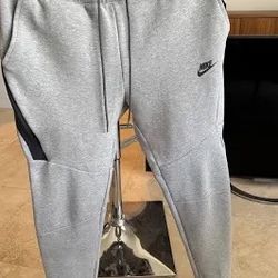 Nike Tech Pants Medium Pick Up Same Day 