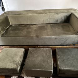 Fold Out Couch- 500 Obo