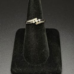 ⭐️14k Yellow Gold Diamond Ring, Size 8!⭐️