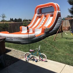 14 Foot Water Slide With A Detachable Pool