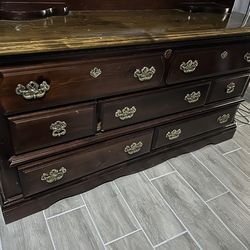 Dresser