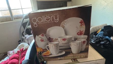 Dinnerware set