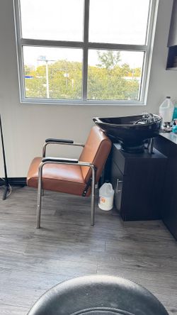 Minerva shampoo chair