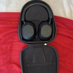 Sony WH-1000XM5 headphones