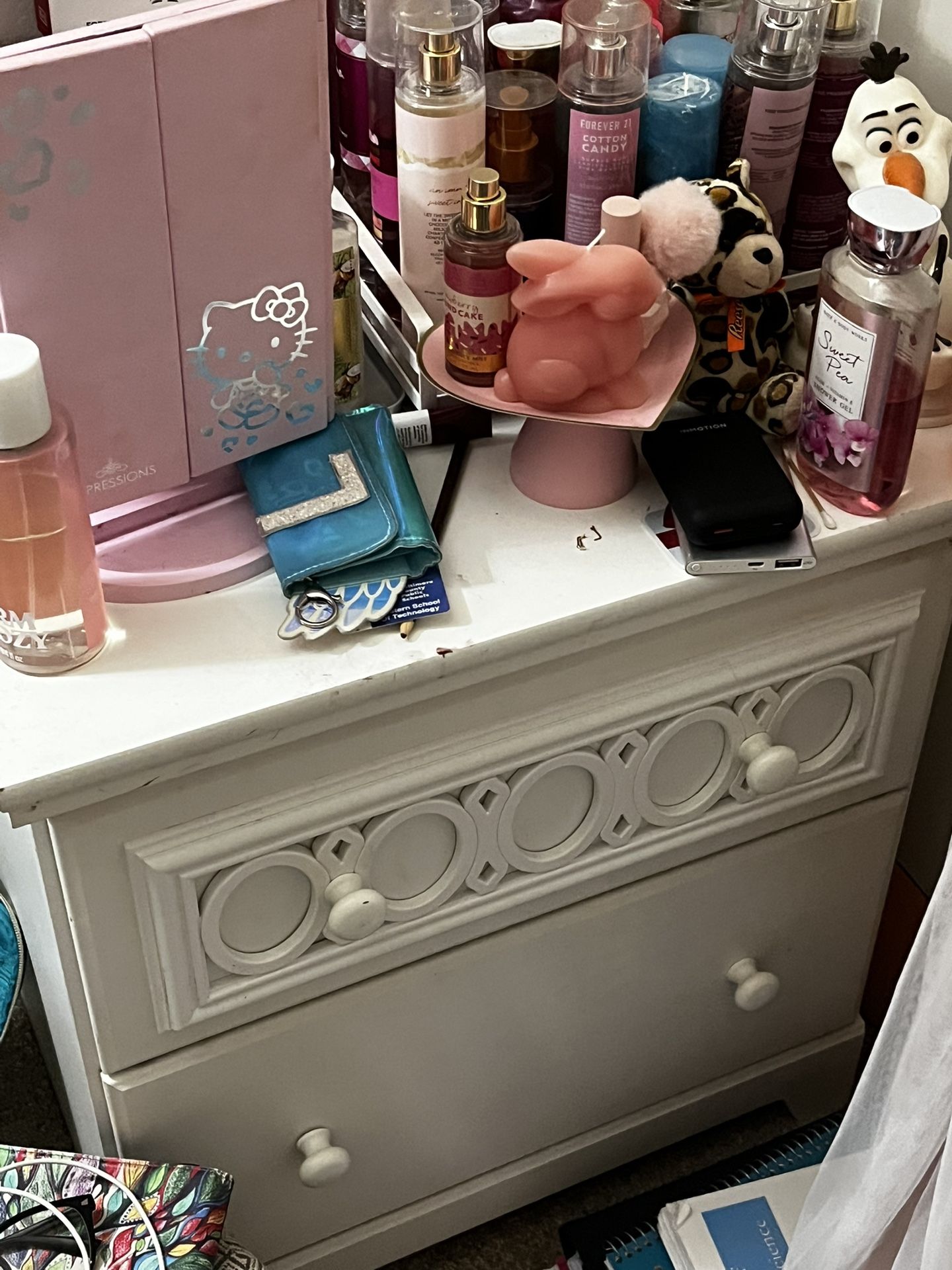 Children’s White Bedroom Set- Twin 200$