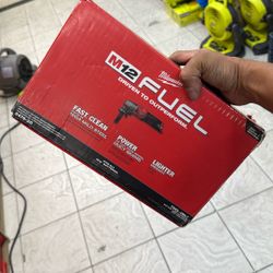 Milwaukee M12 16 Ga Variable Speed Nibbler 