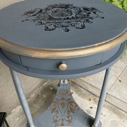 Pretty Round Side Table 