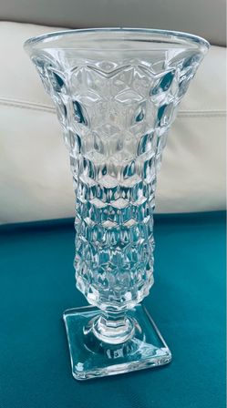 Beautiful vintage Fostoria cubist design vase with square base