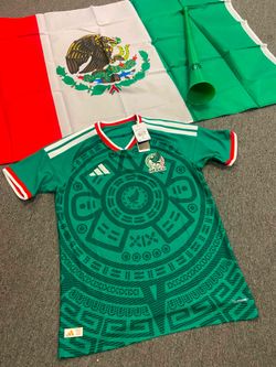Playera de México con bandera y trompeta