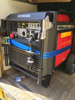 Honda EU7000IS 7000 Watt 120/240 Volt Quiet Light Weight Inverter Generator