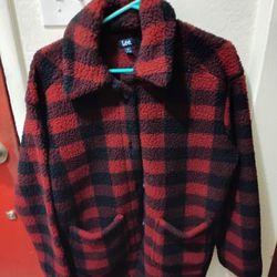 Very Warm Women's Sherpa Lee Jacket, Size (M) Located In Reedley 