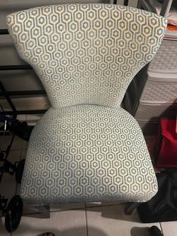 Chair and bedroom chest set