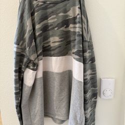 $5| Large Luna Brand Camo Long Sleeve