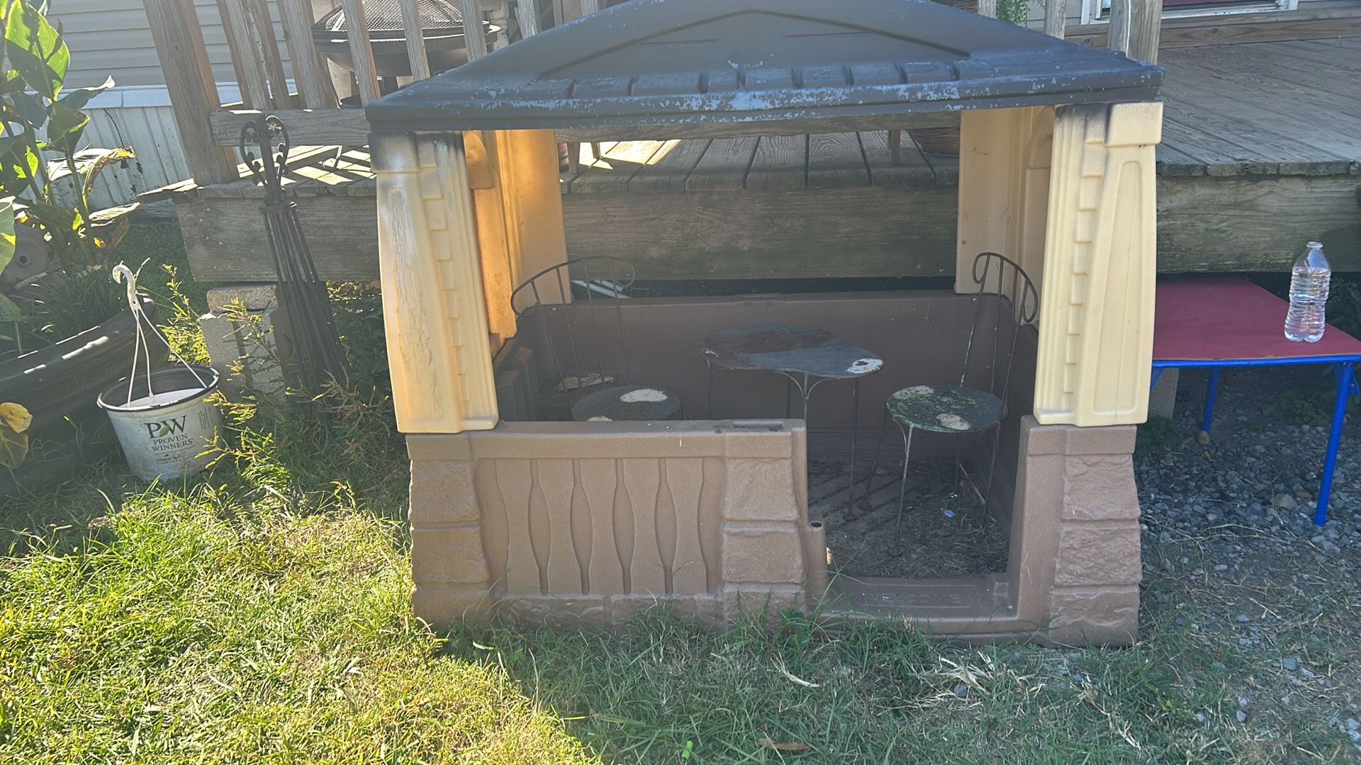 Play House With Table And 2 Chairs $15 Just Needs Cleaning