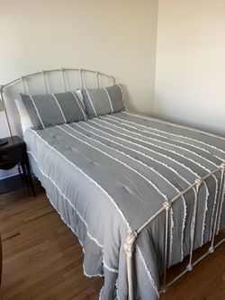 Full bed frame
