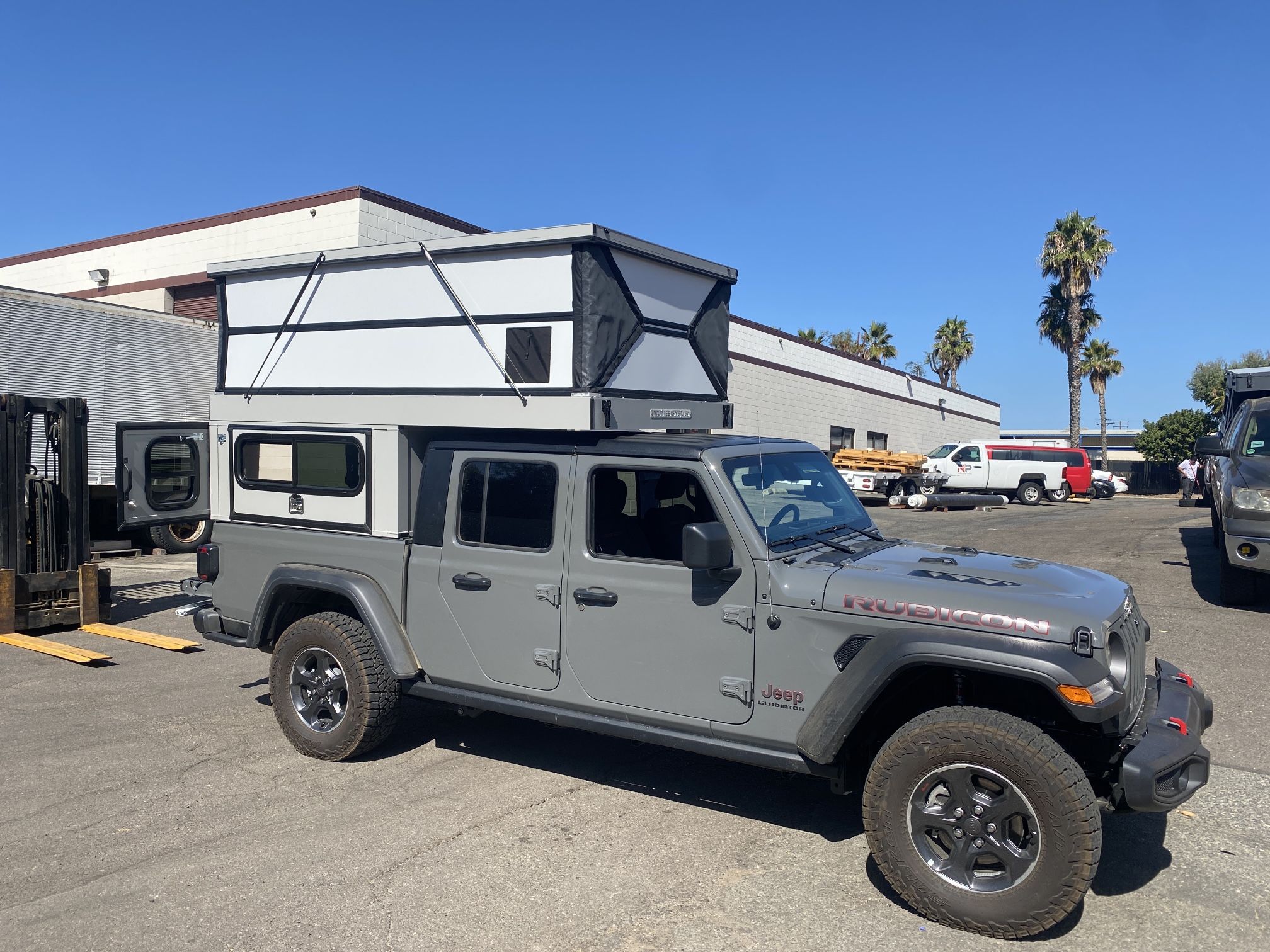 5ft Hard sided Truck Camper - Gladiator , Tacoma Overlanding