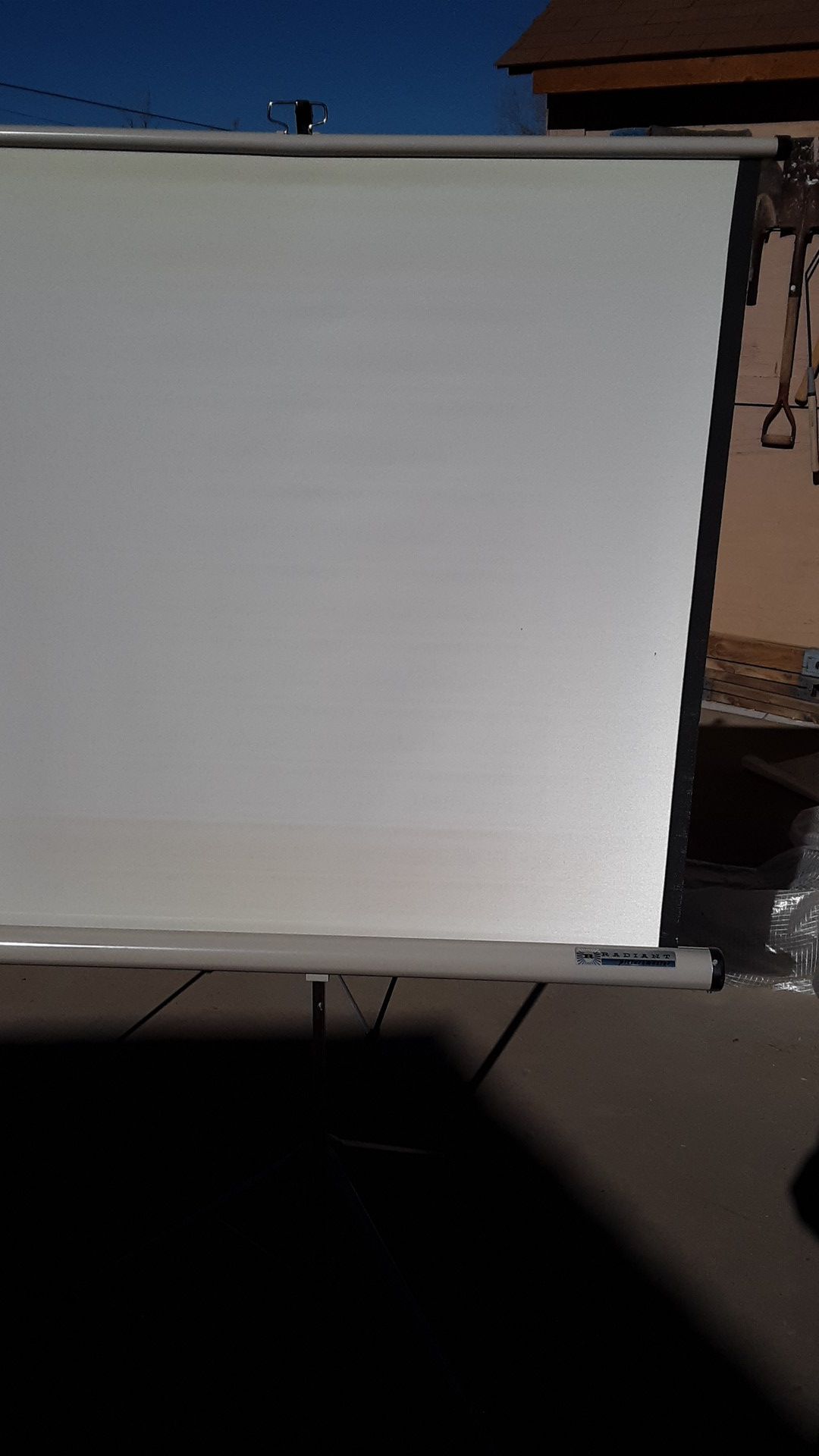 Projection screen, Radiant