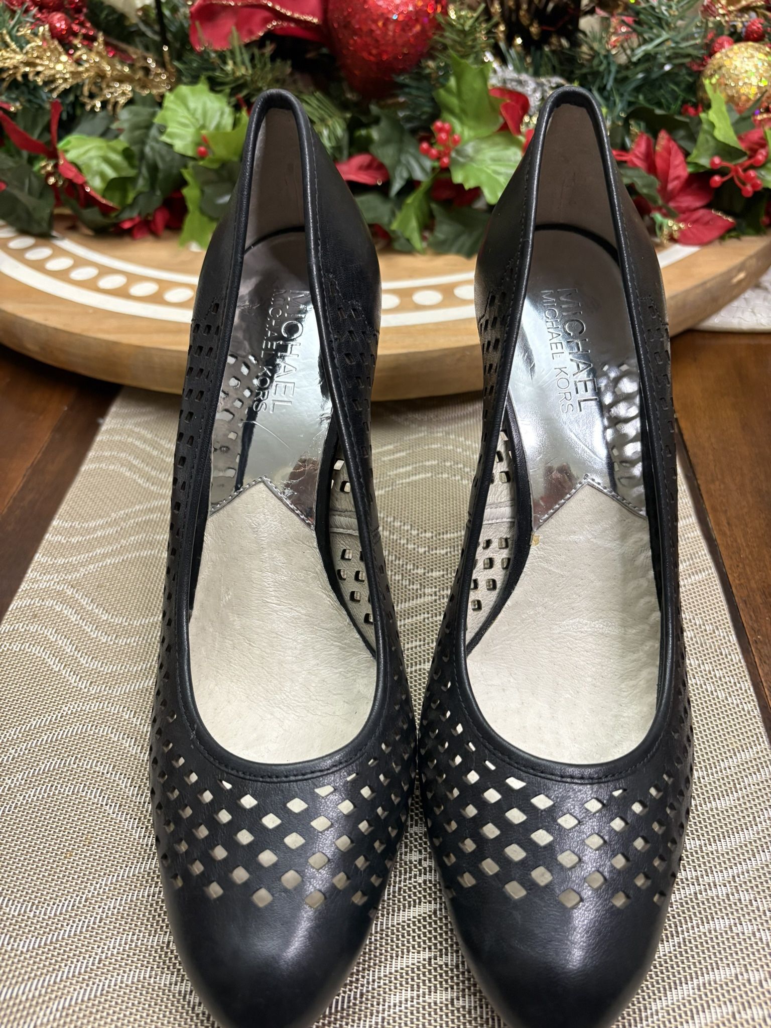 Michael Kors Black Leather Perforated Pumps Stiletto Heels Classic Dress Shoes - Size 7.5