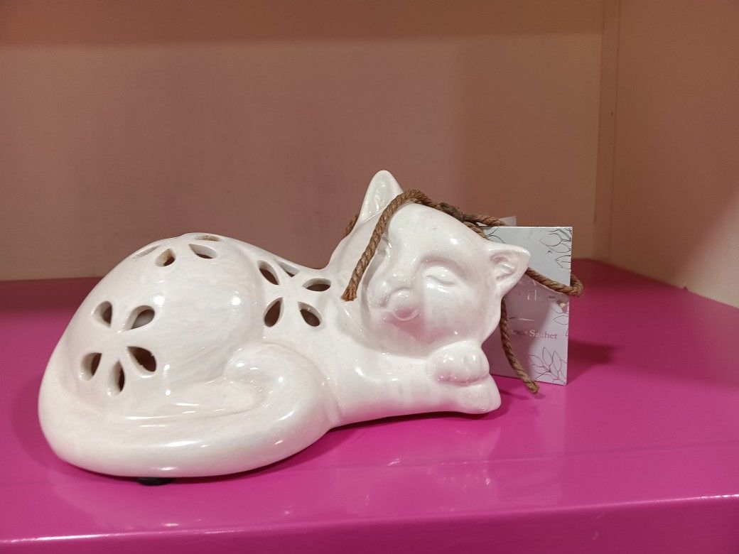 Cat Ceramic For Pouperrii About 6 Inches New With Tag