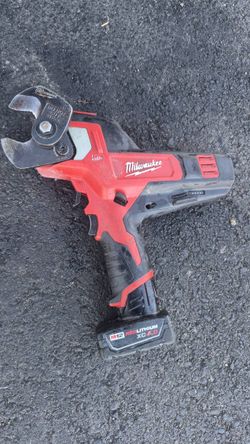 M12 12V Lithium-Ion Cordless 600 MCM Cable Cutter