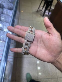 Cuban link bracelet 14k 198 grams 18mm Si diamonds natural 25 carats
